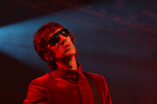 Photograph of Richard Ashcroft performing onstage
